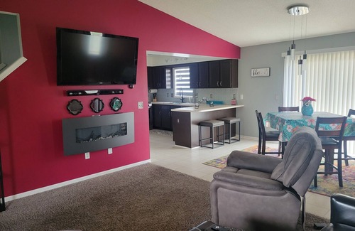 Grand Rapids House | Cheerful 3 bedroom residential home