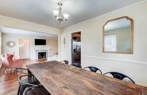 Indianapolis House | Cheerful 3 Bedroom Home Close to Broadripple.