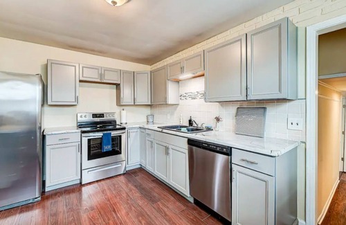 Indianapolis House | Cheerful 3 Bedroom Home Close to Broadripple.