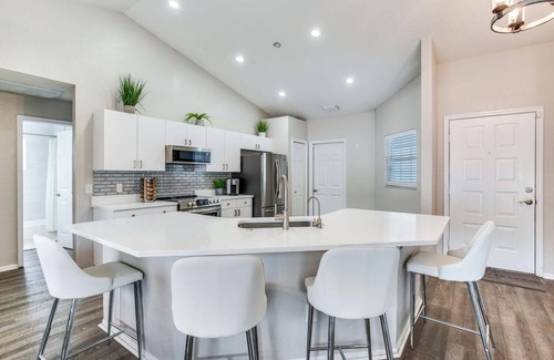 Lakeview Village House | Cheerful 3 bedroom villa