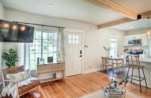 Northtown House | Cheerful 3 bedroom Villa with Backyard Oasis