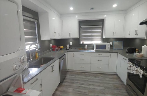 Newton Villa | Cheerful 3-Bedroom Villa with free parking.