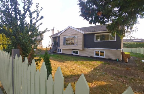 Newton Villa | Cheerful 3-Bedroom Villa with free parking.