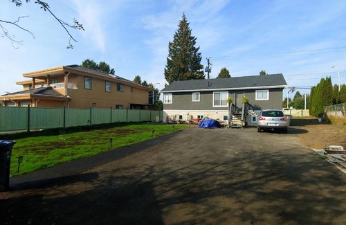 Newton Villa | Cheerful 3-Bedroom Villa with free parking.