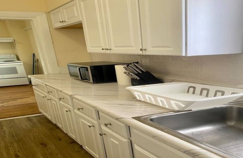 Worcester House | Cheerful 3-BR 2-full BR home close to Downtown
