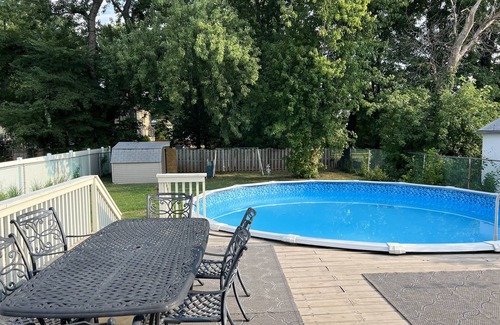 Woodbridge House | Cheerful 3 bedroom house located heart of new jersey.