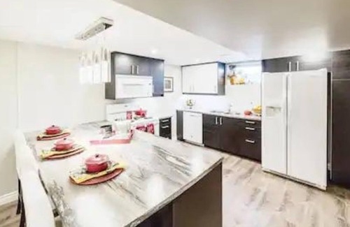 Northwest Edmonton House | Cheerful 3Bdr 1Bath Suite in North Edmonton