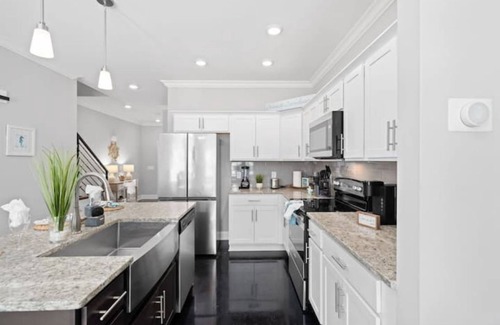 Clarksville Apartment | Cheerful 3bdrm with Beach Vibes, Slps 9, Spacious