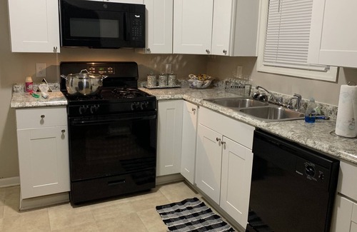 Gloucester City House | Cheerful 3BR Single House w Relaxing Pink Loft !
