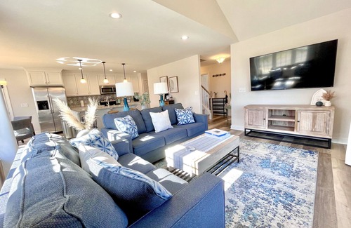 Mechanicsville House | Cheerful 4 bedroom w/game room, gym and free parking