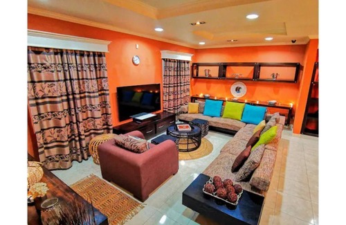 Quatre Bornes House | cheerful 4 bedroom luxury house entire 1st floor