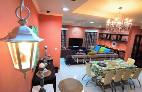 Quatre Bornes House | cheerful 4 bedroom luxury house entire 1st floor