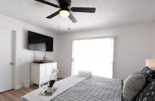 Moreno Valley House | Cheerful 4-bedrooms home, free Wi-Fi , parking.