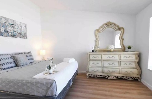 Moreno Valley House | Cheerful 4-bedrooms home, free Wi-Fi , parking.