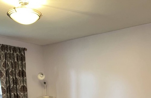 Brossard House | Cheerful 4-bedroom Bunglow with free parkings and best location