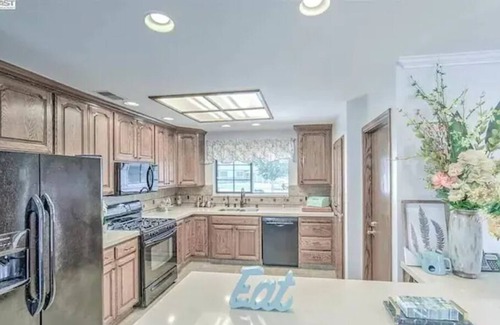 Fremont House | Cheerful 4 bedroom bungalow