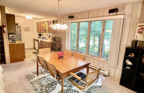 Londonderry Ski Chalet | Cheerful 4-bedroom chalet close to Ski slopes