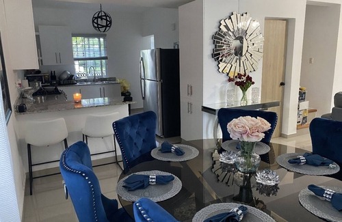 Munoz Villa | Cheerful 4 bedroom villa with a pool. 10 minutes away from the boulevard