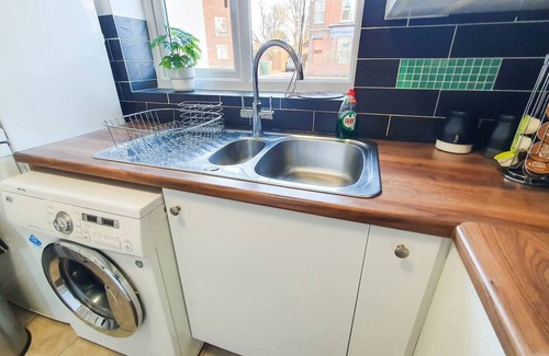 Cheltenham House | Cheerful 4-bedroom house by Golden Valley