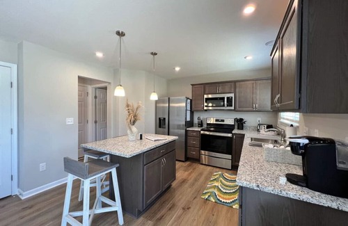 Otterbien Home House | Cheerful 4 Bedroom Home - Brand New Construction!