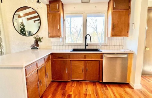 Quad Cities House | Cheerful 4 Bedroom home with a huge back yard