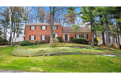 Niskayuna House | Cheerful 4-bedroom home with indoor fireplace