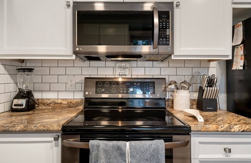 Evergreen House | Cheerful 4 bedroom home one level with hot tub and park like feel