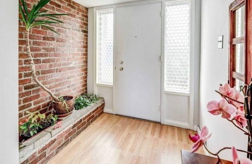 Brampton Villa | Cheerful 4 bedroom home