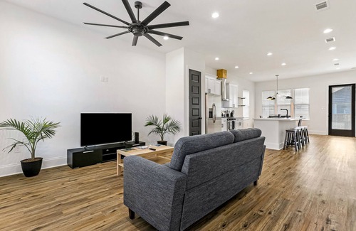 Arabi House | Cheerful 4-bedroom home