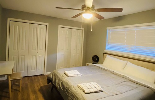 Houston House | Cheerful 4 bedroom home that sleep 14 in Houston