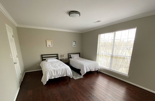 Pelham House | Cheerful 4-Bedroom Home with Master on 1st Level