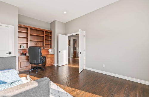 Terrace Heights House | Cheerful 4-bedroom home with breathtaking views.