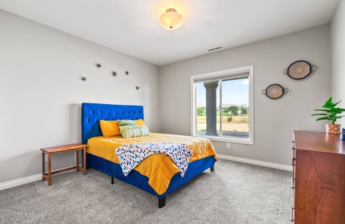 Terrace Heights House | Cheerful 4-bedroom home with breathtaking views.