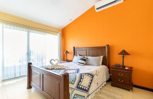 Mezcales House | Cheerful 4 Bedroom house with Swimming Pool