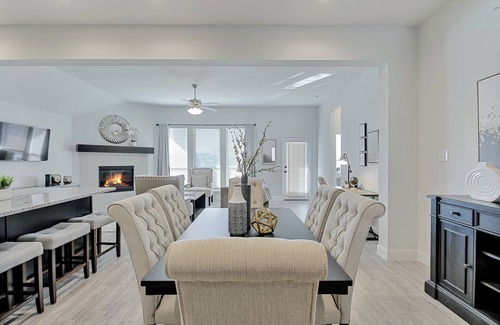Argyle House | Cheerful 4 Bedroom House in Argyle with fenced backyard & fireplace