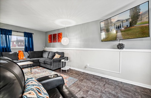 Lansing House | Cheerful 4 Bedroom Lansing Home