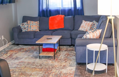 Lansing House | Cheerful 4 Bedroom Lansing Home