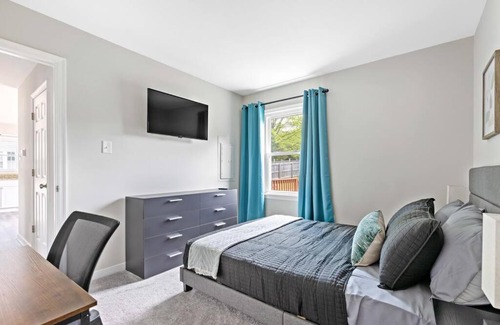 Chesterfield House | Cheerful 4-Bedroom Southside Home