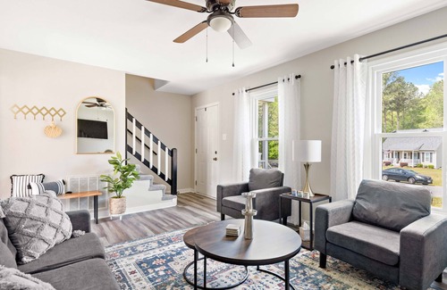 Chesterfield House | Cheerful 4-Bedroom Southside Home