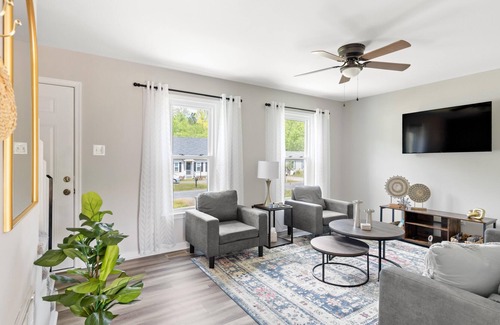 Chesterfield House | Cheerful 4-Bedroom Southside Home