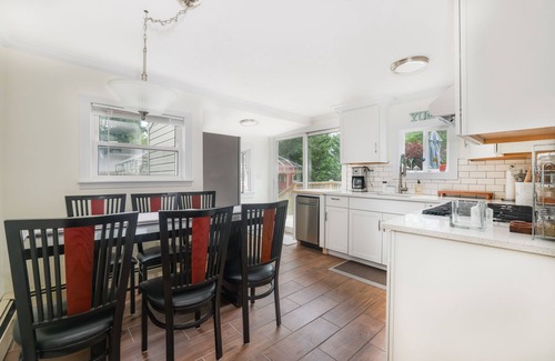 North Sea House | Cheerful 4 Bedroom 2 Bath Southampton Home