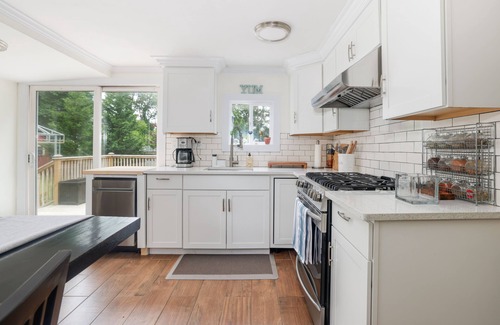 North Sea House | Cheerful 4 Bedroom 2 Bath Southampton Home