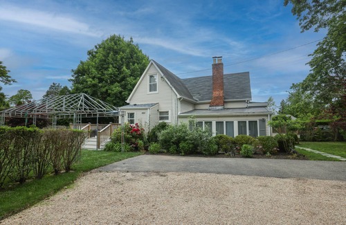 North Sea House | Cheerful 4 Bedroom 2 Bath Southampton Home