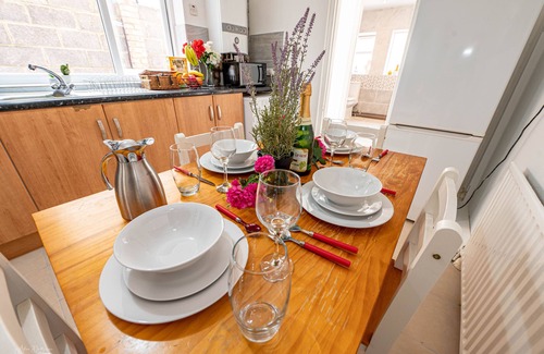 Plumstead House | ★Cheerful 4 bedrooms home★ 8 mn to train station