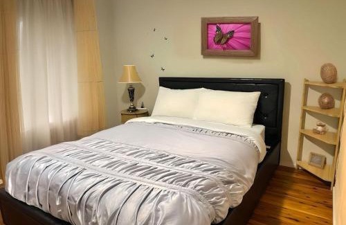 Kingswood House | Cheerful 4 Bedrooms With Free Parking