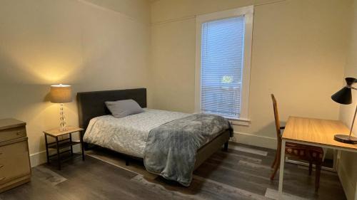 South Berkeley Apartment | Cheerful 4b/2b Residential home in Berkeley