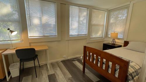 South Berkeley Apartment | Cheerful 4b/2b Residential home in Berkeley