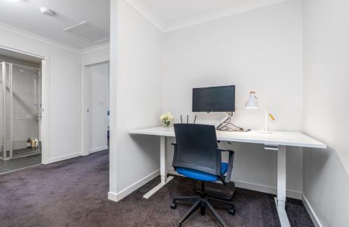 Franklin House | Cheerful 4BR Townhouse with Free Parking and WIFI - Hosted by CanStay