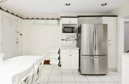 Renfrew-Collingwood House | Cheerful 5-bdrms home in Vancouver