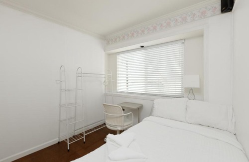 Renfrew-Collingwood Apartment | Cheerful 5-bdrms house in Vancouver